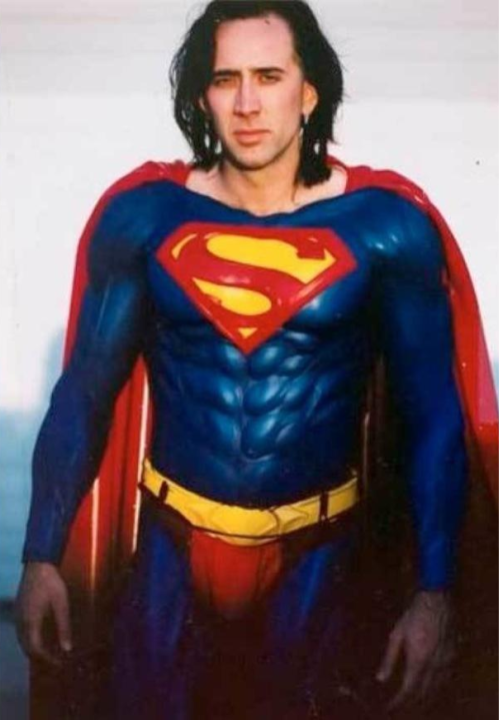 Nicholas Cage vestido de superman para o Filme do Tim Burton que nunca foi lançado. (está bem feio)